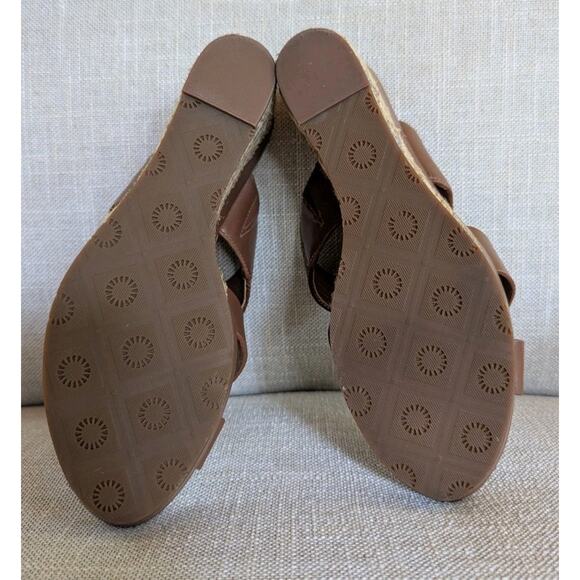 UGG Womens Adriana Wedge Platform Sandal Brown US Size 8 EU 39 Excellent - Picture 7 of 9